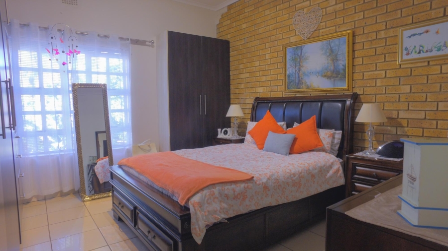 5 Bedroom Property for Sale in Azalea Park North West